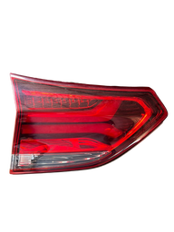 Lanterna Traseira Esquerda Tracker 2020 a 2025 (mala) C/ Led