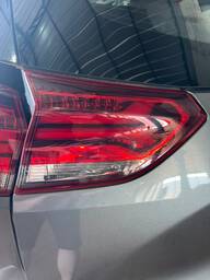 Lanterna Traseira Esquerda Tracker 2020 a 2025 (mala) C/ Led