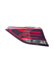 Lanterna Traseira Direita Tracker 2020 a 2025 (mala) C/ Led