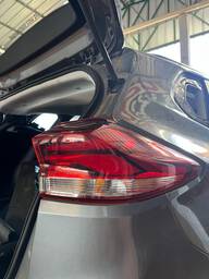 Lanterna Traseira Direita Tracker 2020 a 2025 (canto) C/Led