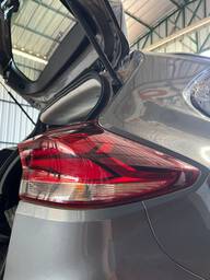 Lanterna Traseira Direita Tracker 2020 a 2025 (canto) C/Led
