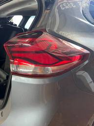 Lanterna Traseira Direita Tracker 2020 a 2025 (canto) C/Led