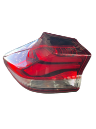 Lanterna Traseira Esquerda Tracker 2020 a 2025 (canto) C/Led