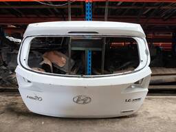 Tampa Traseira S/ Furo HB20 Hatch 2012 a 2019 Branco Detalhe