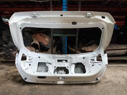 TAMPA TRASEIRA S/ FURO HB20 HATCH 2012 A 2019 BRANCO DETALHE