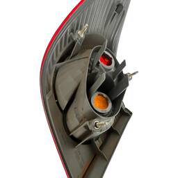 LANTERNA TRAS DIR COROLLA 2003 A 2008 (CANTO) PISCA AMBAR