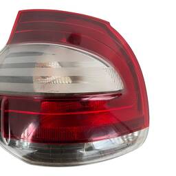 LANTERNA TRASEIRA ESQUERDA MOBI 2017/