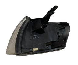 PISCA COROLLA LADO DIREITO CRISTAL AMBAR 94 A 97 DETALHE