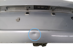 TAMPA TRASEIRA FIESTA HATCH 2003 A 2014 C/DETALHE