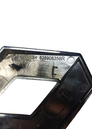 EMBLEMA DIANTEIRO SANDERO 628908358R