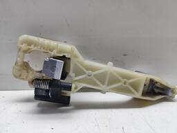 MAÇANETA DIANTEIRA ESQUERDA I30 2009 A 2012 DETALHE