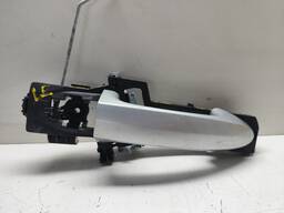 MAÇANETA DIANTEIRA ESQUERDA FORD KA 2012 A 2020 DETALHE