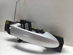 MAÇANETA DIANTEIRA ESQUERDA FORD KA 2012 A 2020 DETALHE