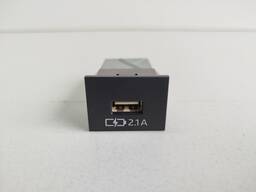 Entrada Carregador Usb Toyota Corolla Xei Cross Hybrid 21/25