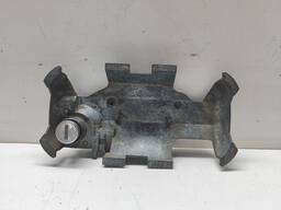 SUPORTE MAÇANETA TRASEIRA DIREITA CORSA 1994 A 2000