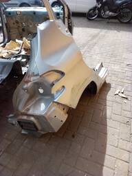 Lateral direita Peugeot 208 2018