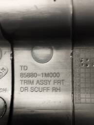 ACABAMENTO SOLEIRA DIANT. DIREITO KIA CERATO 2010 A 2013