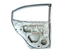 PORTA TRASEIRA ESQUERDA YARIS SEDAN 2019 2020 A 2025