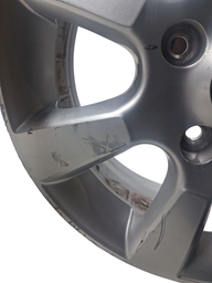 RODA ARO 15 NISSAN TIIDA USADA