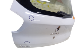 TAMPA TRASEIRA KWID 2018 2019 2020/.. (DETALHE)