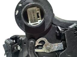 FECHADURA PORTA TRASEIRA DIR COROLLA 03 A 08 HILUX SW4 06/15