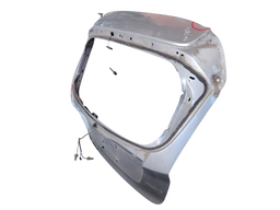 TAMPA TRASEIRA NEW FIESTA HATCH 2012 2013 A 2019/ DETALHE