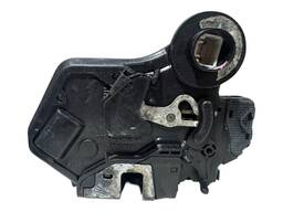 FECHADURA PORTA TRASEIRA ESQ COROLLA 03 A 08 HILUX SW4 06/15