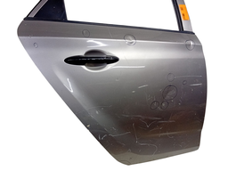 PORTA TRASEIRA DIREITA HB20 SEDAN 2013 2014 A 2019 (DETALHE)
