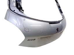 TAMPA TRASEIRA PEUGEOT 208 2013 2014 A 2020 (DETALHE)