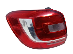 LANTERNA TRASEIRA ESQUERDA SANDERO 2015 2016 A 2020 /DETALHE