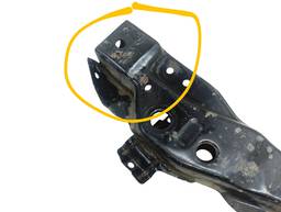 TRAVESSA INFERIOR RADIADOR SPIN COBALT 2012/ (DETALHE)