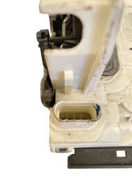 FECHADURA PORTA DIANTEIRA DIREITA MERCEDES GLA A B C 08/20