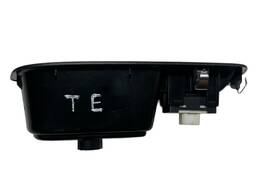 MOLDURA BOTAO VIDRO TRASEIRA ESQUERDA ORIG FIAT TORO 16/23