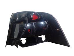 LANTERNA TRASEIRA ESQUERDA VOYAGE G5 COM DETALHES 