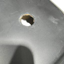 MOLDURA SUPORTE PLACA TRASEIRA ORIGINA FIAT STRADA 2014 2019