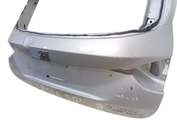 TAMPA TRASEIRA PULSE 2022 2023 2024/.. (DETALHE)