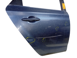 PORTA TRASEIRA DIREITA HB20 SEDAN 2013 A 2019 (DETALHE)