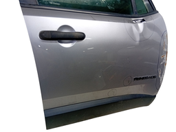 PORTA DIANTEIRA DIREITA RENEGADE 2016 2017 2018/ (DETALHE)