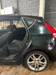 Recorte Traseiro Esquerdo Hyundai i30 2010 a 2012
