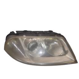 Farol Direito Volkswagen Passat 2001 a 2005 lado Carona