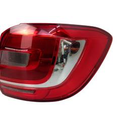 LANTERNA TRASEIRA DIREITA SANDERO 2015 A 2020 COM DETALHES