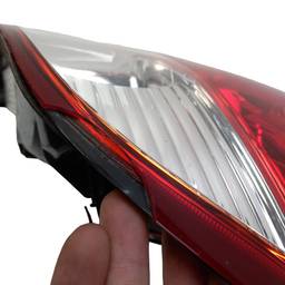 LANTERNA TRASEIRA DIREITA CAPTIVA 2008 A 2012 QUEBRADA