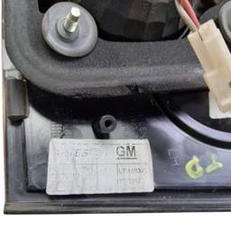 LANTERNA TRASEIRA ESQUERDA MALA CORSA CLASSIC LS 2011 A 2016