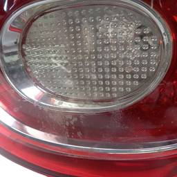 LANTERNA TRAS DIR TIGUAN 2010 A 2011 (CANTO) COM DETALHES