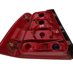 LANTERNA TRASEIRA DIREITA BORA 2001 A 2007 VERMELHA RE FOME