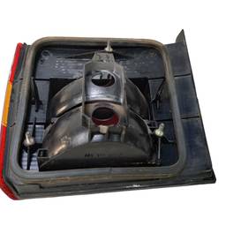 LANTERNA TRASEIRA ESQUERDA PASSAT 1993 A 1997 SEDAN MALA