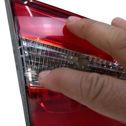 LANTERNA TRASEIRA ESQ CERATO 2014 A 2016 (MALA) QUEBRADA