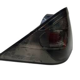 LANTERNA TRAS ESQ FIESTA SEDAN 2011 A 2014 FUMÊ COM DETALHES