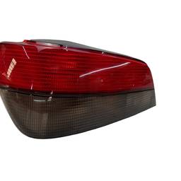 LANTERNA TRASEIRA ESQUERDA PEUGEOT 306 1997 A 2002 QUEBRADA