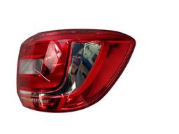 LANTERNA TRASEIRA DIREITA SANDERO 2015 A 2020 COM RISCOS